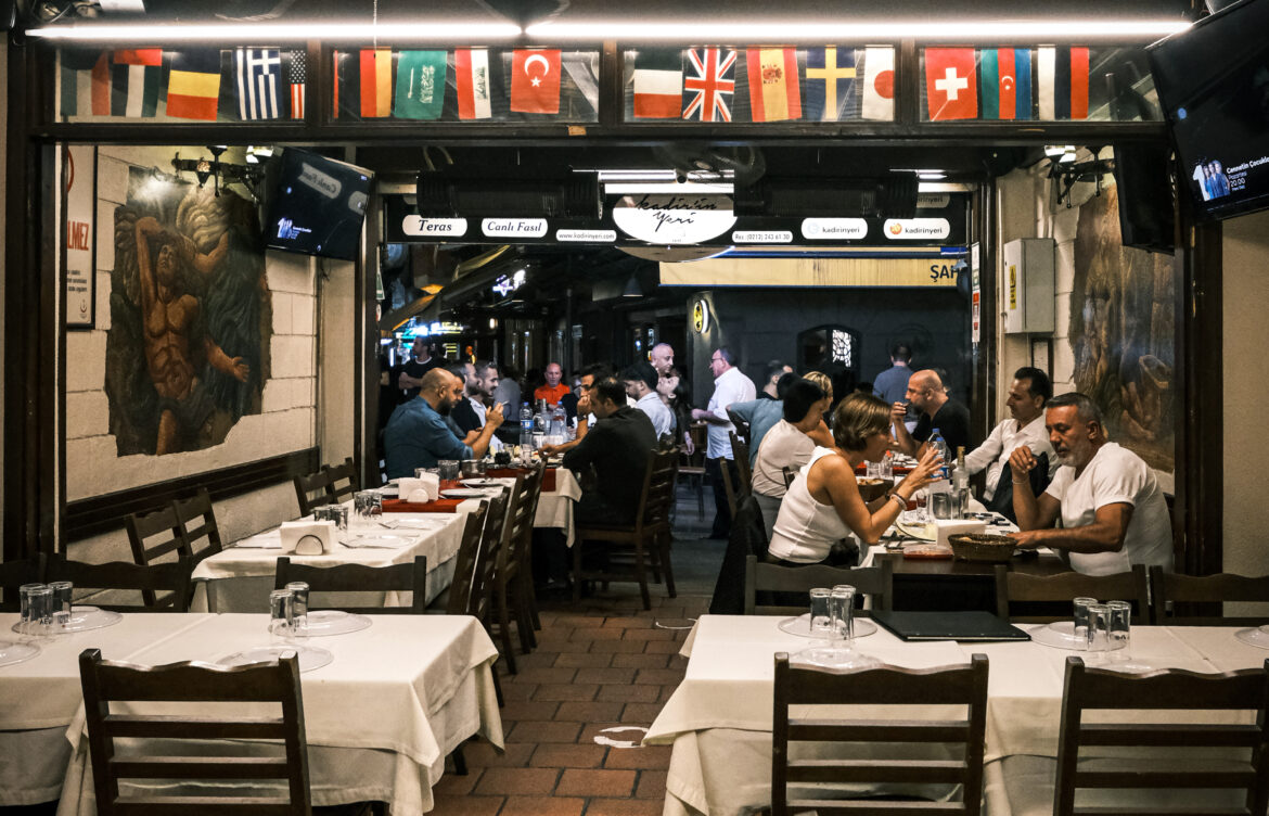 Beyoğlu En İyi Meyhane Deneyimi Sizi Nereye Götürür?