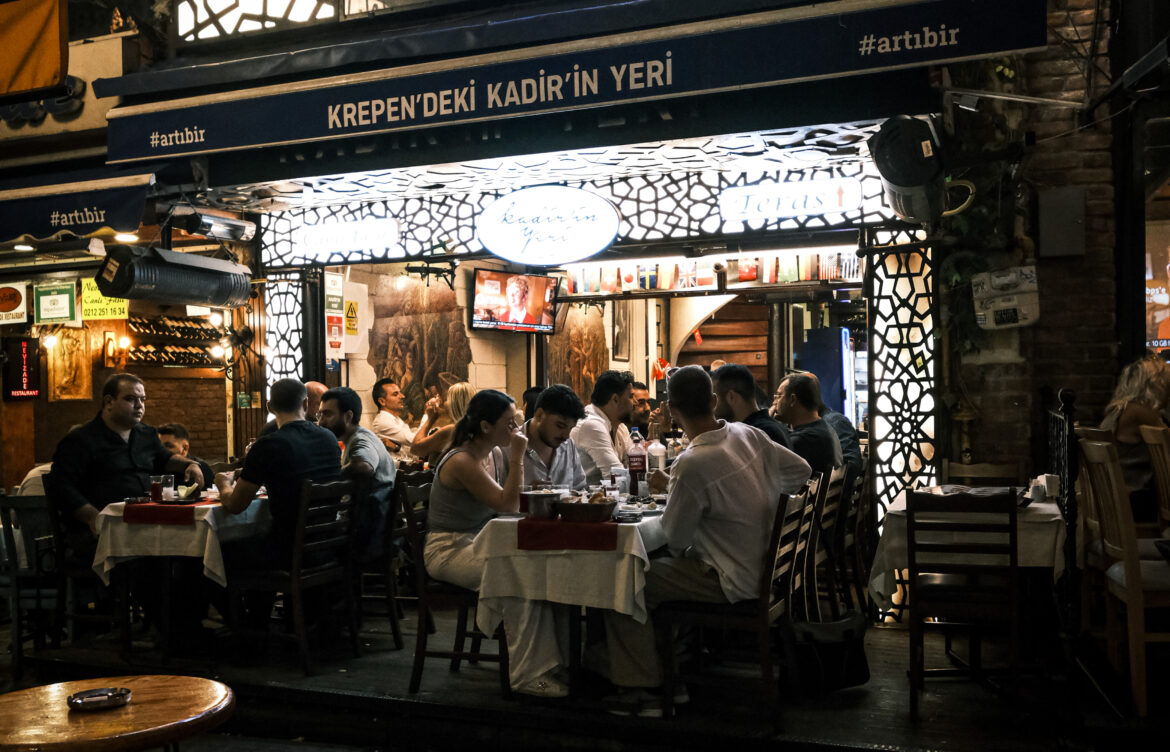 Gedikli İstanbul Meyhaneleri: Krepen’den Nevizade’ye Aktarılan Miras